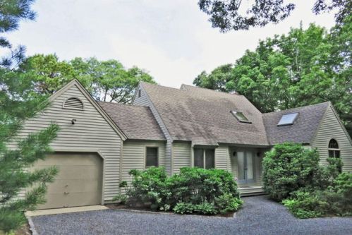 62 Summersea Rd, Mashpee, MA 02649-3833