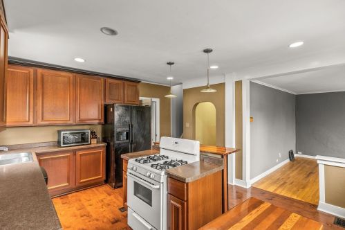 335 Hl St, Chenequa WI 53029-1906 exterior