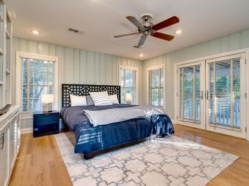 1703 31 St, Austin TX 78705-2148 exterior