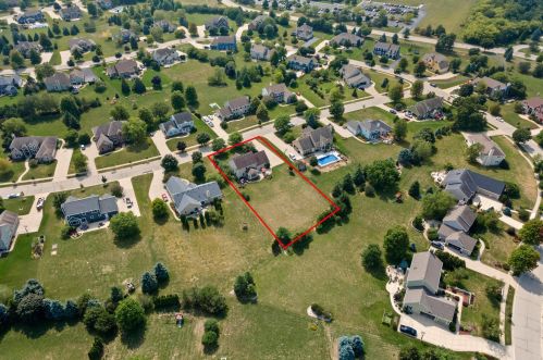 108 Long Mdw Dr, Chenequa WI 53029-2904 exterior