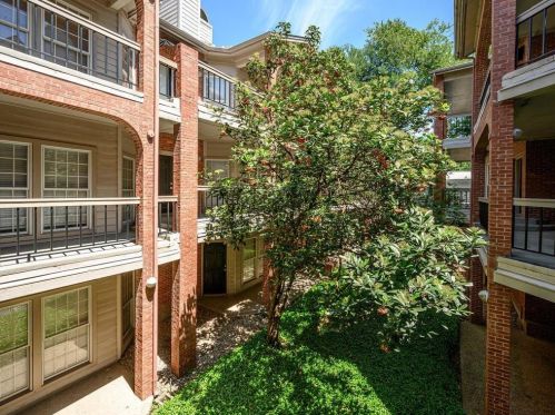 3200 Duval St, Austin TX 78705-2437 exterior