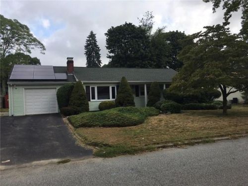 11 Capron Farm Dr, Warwick, RI 02886-7701