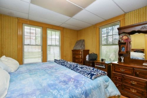 12 Woodford St, Worcester MA 01604-5423 exterior