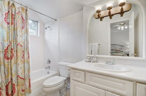 10246 Dianella Ln, Austin TX 78759-3038 exterior