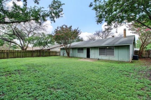 11203 Bending Bough Trl, Austin TX  78758-4212 exterior