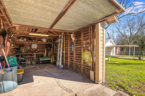 504 Denson Dr, Austin TX 78752-4016 exterior