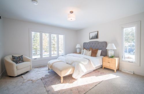 1850 Journeys Dr, Chenequa WI  53029-9367 exterior