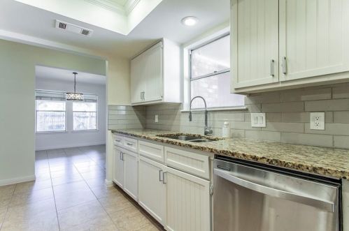 5305 Beckett Cir, Austin TX 78749-2114 exterior