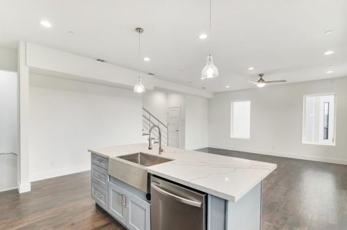 2006 Fitzhugh Ave, Dallas TX  75204-4694 exterior