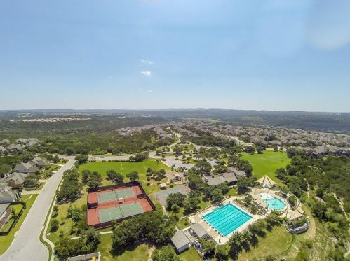 3921 Cyn Gln Cir, Austin TX 78732-2187 exterior