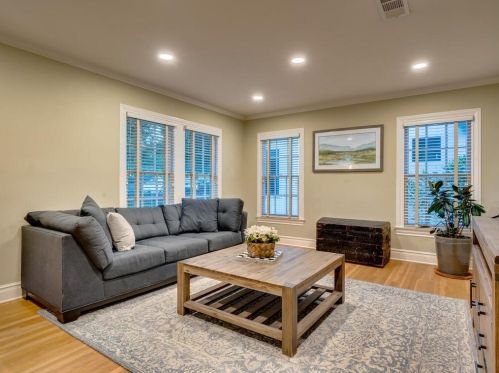 1703 31 St, Austin TX 78705-2148 exterior