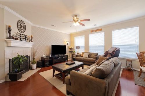 3921 Cyn Gln Cir, Austin TX 78732-2187 exterior