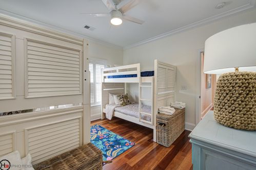 1000 Carolina Blvd, Isle Of Palms SC  29451-2242 exterior