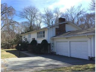 16 Occum Ln, Uncasville, CT 06382-1710