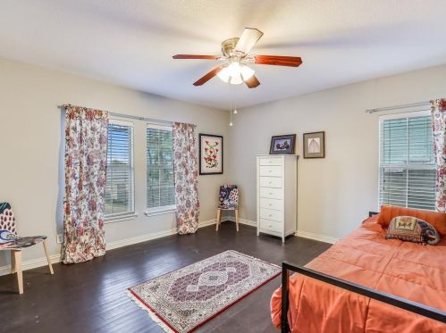 6207 Betty Cook Dr, Austin TX 78723-3313 exterior