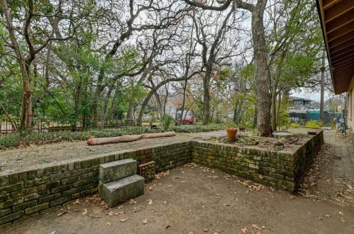 1301 Elton Ln, Austin TX 78703-2919 exterior