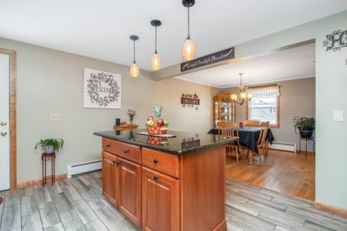 61 Moreau Dr, Chicopee MA 01020-4826 exterior