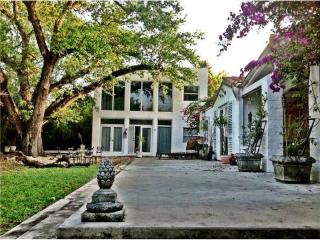 652 77th St, Miami FL  33141-2226 exterior