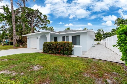 579 103rd Ave, Naples, FL 34108-3218