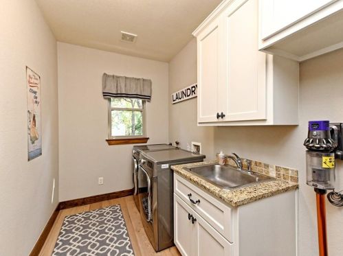 1501 Cyn Edge Dr, Austin TX 78733-2000 exterior