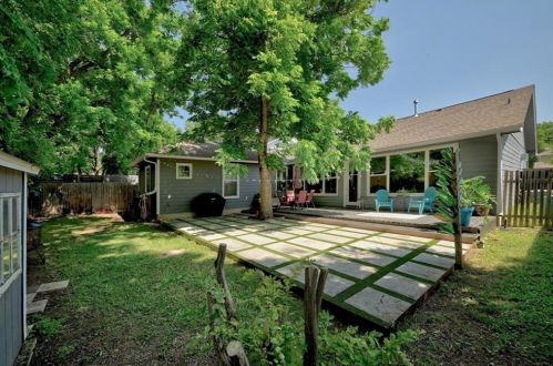 2003 Alegria Rd, Austin TX 78757-3219 exterior