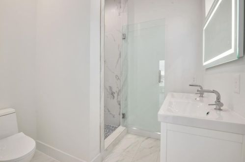 2006 Fitzhugh Ave, Dallas TX  75204-4694 exterior