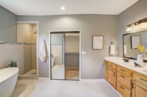 13243 Briar Holw Dr, Austin TX 78729-2855 exterior