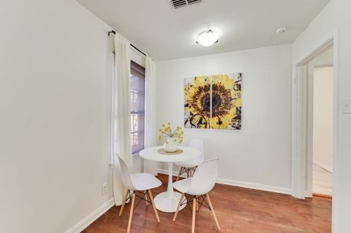 504 Denson Dr, Austin TX 78752-4016 exterior