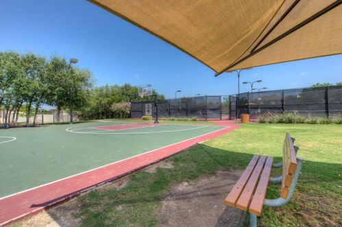 3921 Cyn Gln Cir, Austin TX 78732-2187 exterior