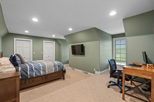 1704 Cedar Bnd, Chenequa WI 53029-8665 exterior