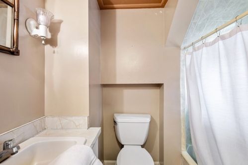 10 Singletary Ave, Sutton MA 01590-1842 exterior