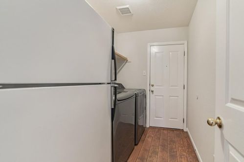 6868 Auckland Dr, Austin TX 78749-4139 exterior