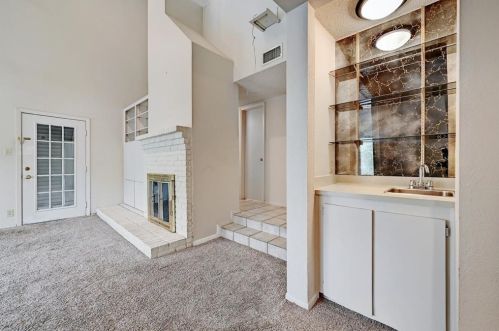 6303 5 Acre Wood St, Austin TX 78746-7125 exterior