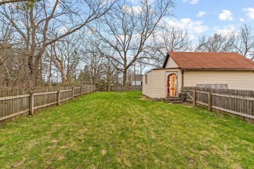 335 Hl St, Chenequa WI 53029-1906 exterior