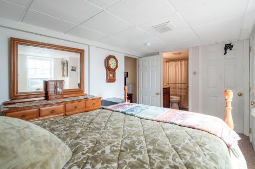 61 Moreau Dr, Chicopee MA 01020-4826 exterior