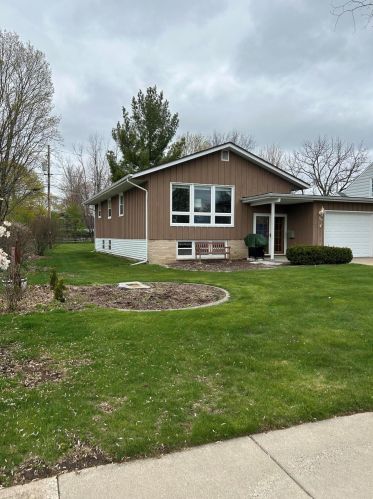 214 Park Ave, Chenequa WI  53029-2116 exterior