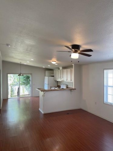 4615 Blue Meadow Dr, Austin TX  78744-5075 exterior