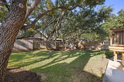 4246 Cyn Gln Cir, Austin TX 78732-2187 exterior