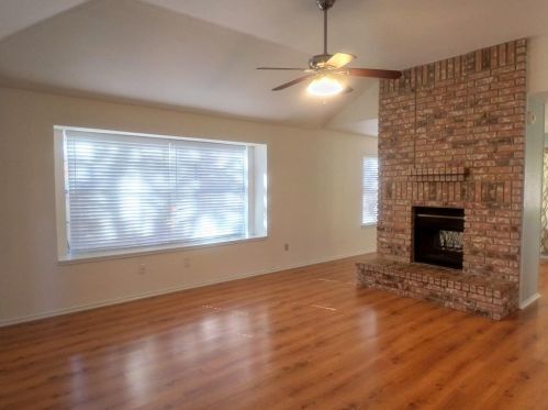 8014 Cahill Dr, Austin TX  78729-6441 exterior