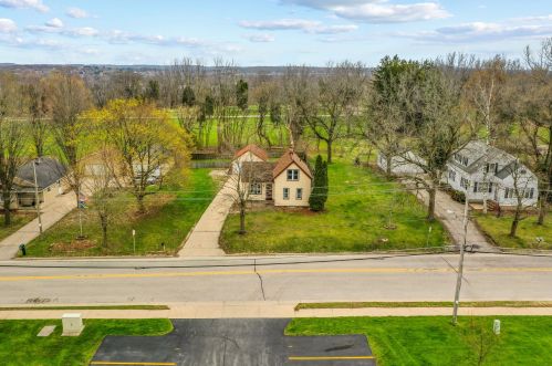 335 Hl St, Chenequa WI 53029-1906 exterior