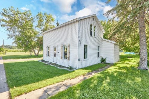 226 State St, Brackett, WI 54742-9502