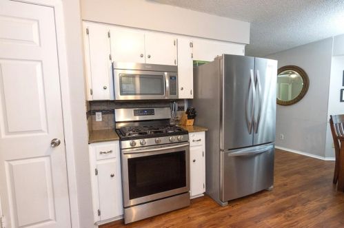 9806 Cottle Dr, Austin TX 78753-4305 exterior