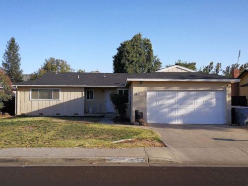 1735 Fairmont Ave, Clovis, CA 93611-4016