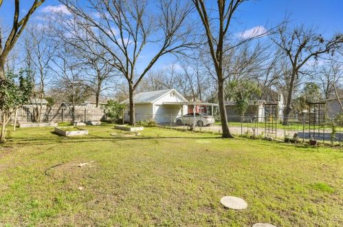 504 Denson Dr, Austin TX 78752-4016 exterior