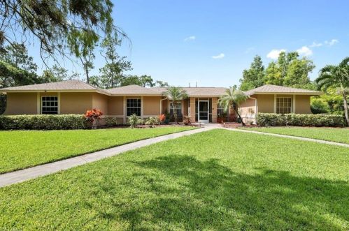 5010 Hawthorn Woods Way, Naples, FL 34116-9056