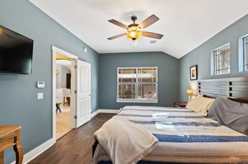 7000 Bay City Bnd, Austin TX 78725-2938 exterior