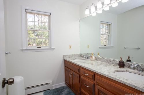 39 Charing Rd, Wapping CT  06074-2228 exterior