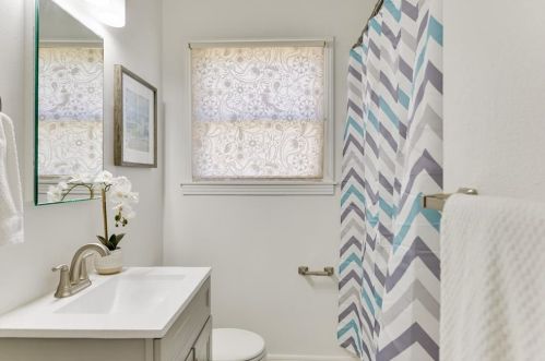 504 Denson Dr, Austin TX 78752-4016 exterior