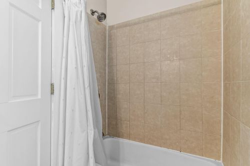 335 Hl St, Chenequa WI 53029-1906 exterior