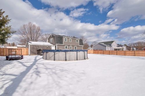 61 Moreau Dr, Chicopee MA 01020-4826 exterior